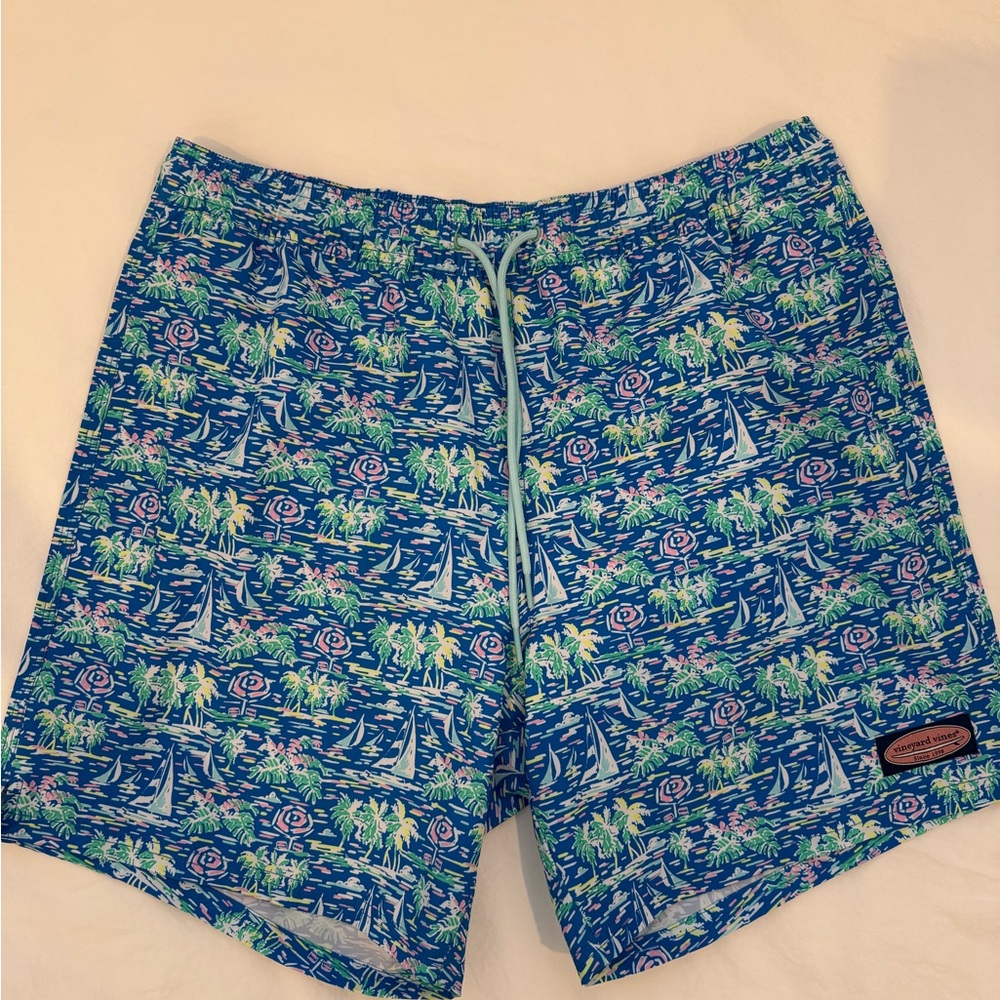 Vineyard vines Tropical men’s swim trunks